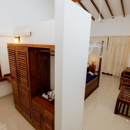 Prince Beach Hotel Bentota Exterior foto