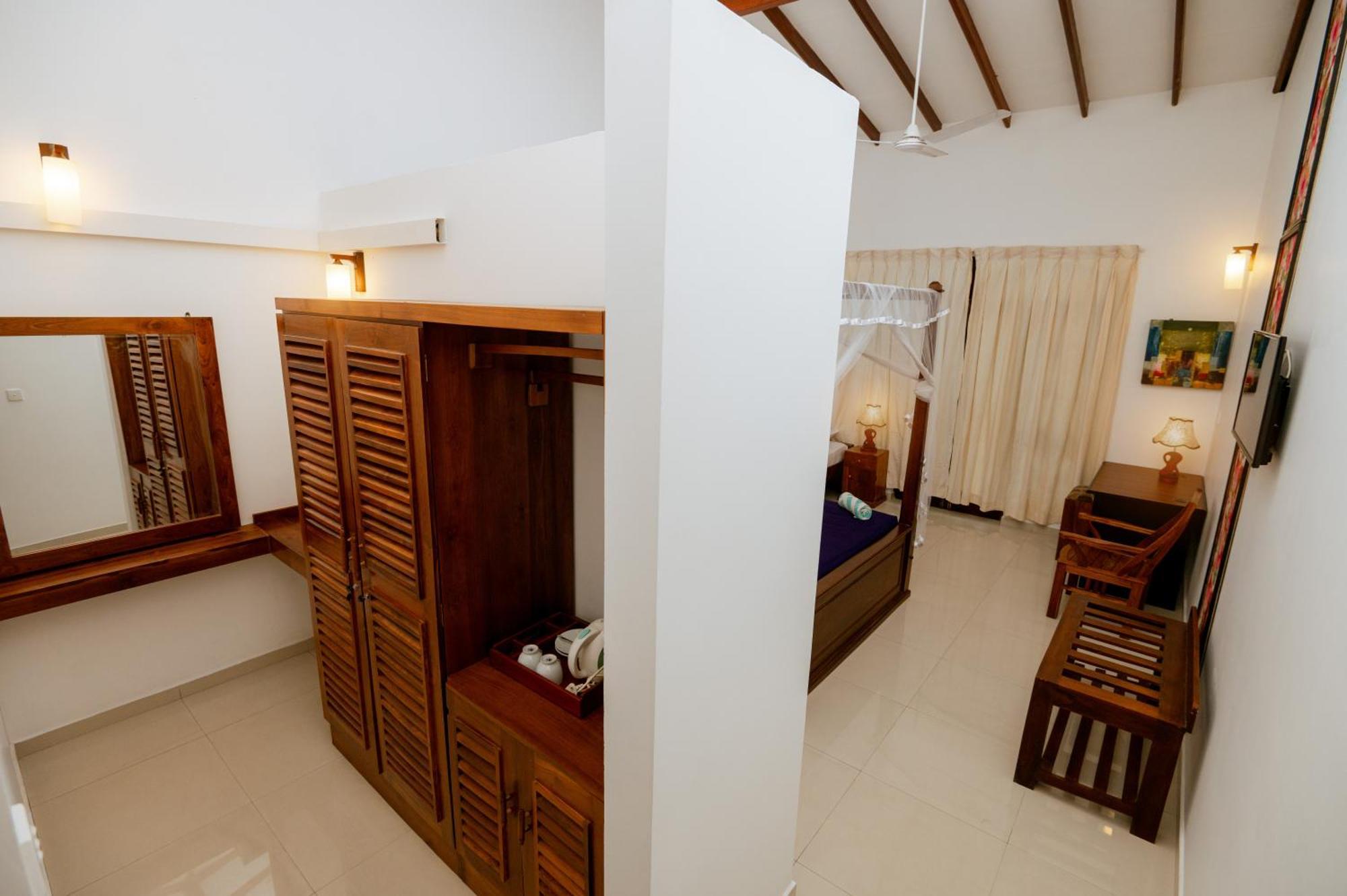 Prince Beach Hotel Bentota Exterior foto