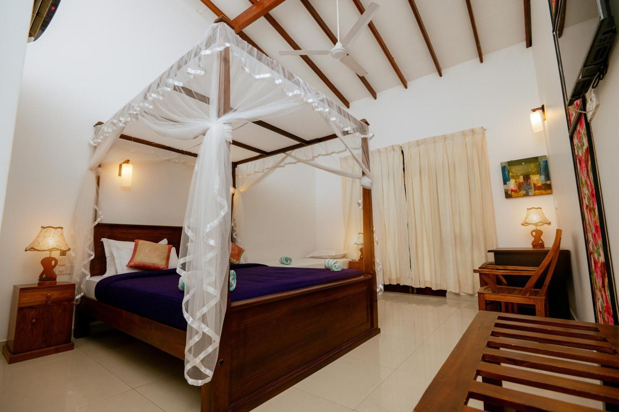 Prince Beach Hotel Bentota Exterior foto