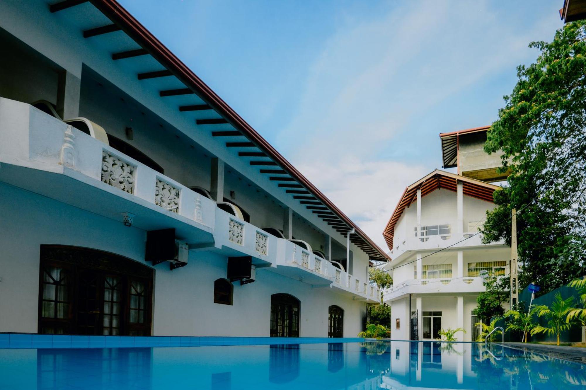 Prince Beach Hotel Bentota Exterior foto