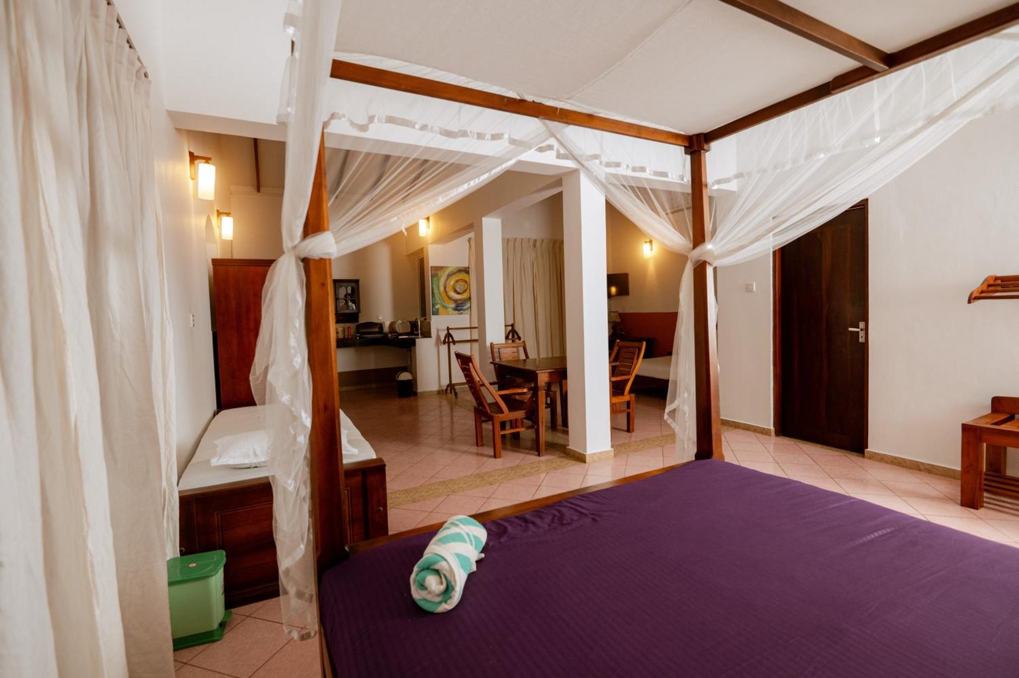 Prince Beach Hotel Bentota Exterior foto