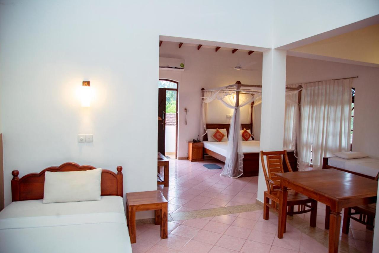Prince Beach Hotel Bentota Exterior foto