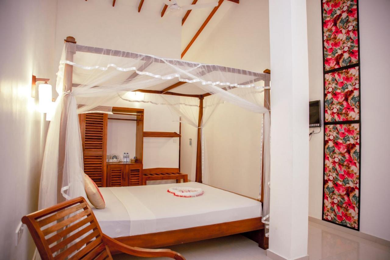 Prince Beach Hotel Bentota Exterior foto