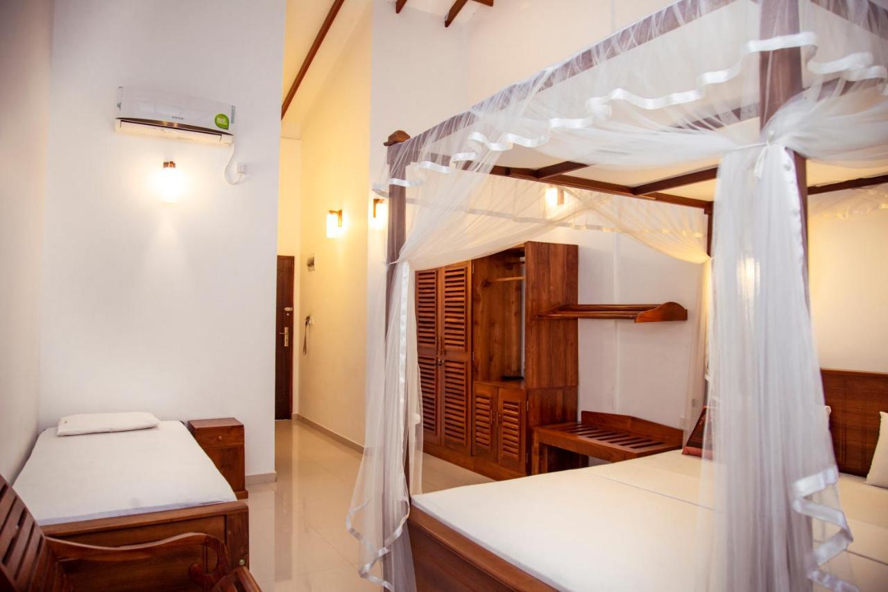 Prince Beach Hotel Bentota Exterior foto
